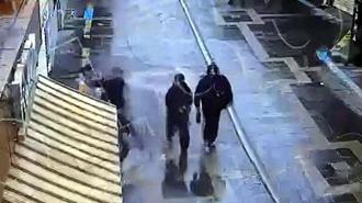 'Birini bıçaklamam lazım' diyerek evden çıkıp 16 yaşındaki kız çocuğunu bıçaklamıştı; o anların görüntüleri ortaya çıktı