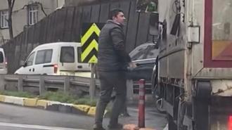Küçükçekmece’de trafikte 'kaynak' tartışması: Otomobil sürücüsü kamyoneti yumrukladı