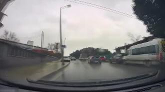 Beylikdüzü’nde ters yönde ilerleyerek trafiği tehlikeye atan sürücü yakalandı