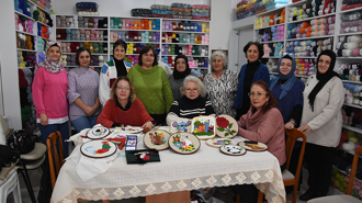 Kütahya’da kadınlar örerek sosyalleşiyor