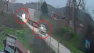 Virajda sollama kazası kamerada; 3 yaralı