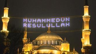 İstanbul'da ilk teravih namazı kılındı; mahyalar yakıldı