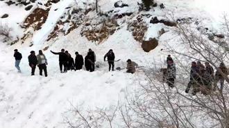 Off-road ekibi çığdan son anda kurtuldu; o anlar kamerada