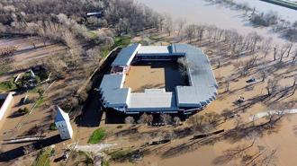 Tunca Nehri'nde 'kırmızı alarm' verildi; Kırkpınar Er Meydanı su altında kaldı