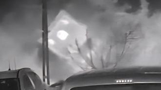 Kamyonun şarampole devrildiği kaza kamerada; 1 yaralı