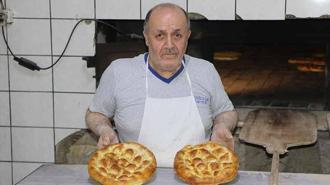 Fırın ustalarının 300 derece sıcakta pide mesaisi