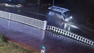 Yolcu otobüsünün yan yattığı kazanın görüntüleri ortaya çıktı