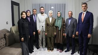 Bakan Göktaş, yeni evine kavuşan ailenin iftar sofrasına misafir oldu