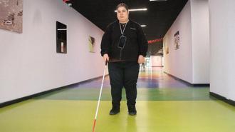 Görme engelli Arzu, beyaz bastonu ile 4 üniversite bitirdi