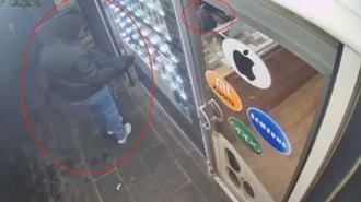 Montunun cebinden çıkarmadığı tabanca ile dükkana ateş açtı; saldırı kamerada
