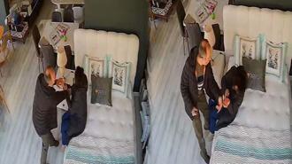 Öğretmenin eşini iş yerinde darbettiği anlar kamerada