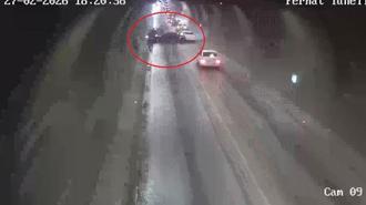 Tünelde iki otomobilin kafa kafaya çarpıştığı kaza kamerada