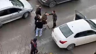 Ataşehir'de 3 kişi bir kişiye sopayla saldırdı; ayıranlar da darbedildi