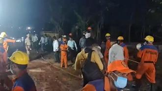 Hindistan'da fabrikada patlama: 21 ölü