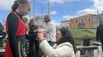 Edirne’de ‘Baba Marta’ etkinliği; bileklikler dağıtıldı