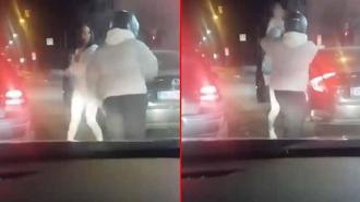 Trafikte kendisini uyaran motosiklet sürücüsüne tekme tokat saldırdı