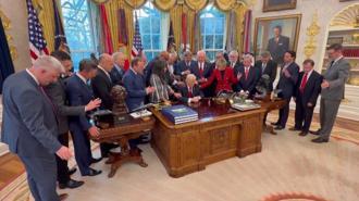 Beyaz Saray'da Trump için dua ettiler