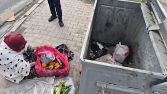 Çöpten eşya topluyormuş gibi duygu sömürüsü yapan 2 dilenci yakalandı