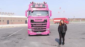 4 çocuk annesi, pembe renkli TIR'ı ile uluslararası taşımacılık yapıyor