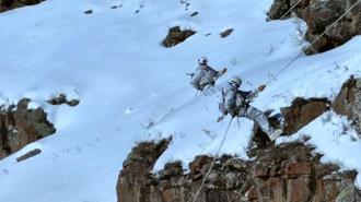 Mehmetçikten karda dağcılık eğitimi