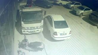 Otomobil, araca çarptı; tamirhaneye daldı; kaza kamerada