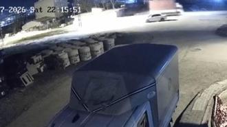 Arnavutköy’de çarptığı otomobil ters döndü; kamyonet şoförü kaçtı