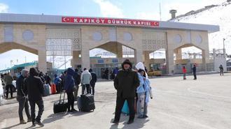 İranlılar Türkiye sınırında barış mesajları verdi