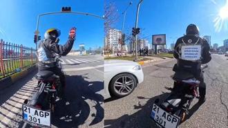 Motosikletlinin 'doğum günü' çağrısına sürücülerden kornalı kutlama