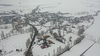 Kars’ta kar kalınlığı yarım metreyi geçti, köyler havadan görüntülendi