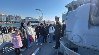 Çanakkale’de Deniz Kuvvetleri Komutanlığı'na bağlı gemiler ziyarete açıldı