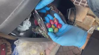 Maltepe'de uyuşturucu operasyonu; gizli bölmede silah ve yüklü para ele geçirildi