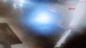 Otomobil beton reklam panosuna çarptı: 1 ölü