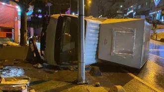 Bayrampaşa’da kamyonet devrildi: 3 yaralı