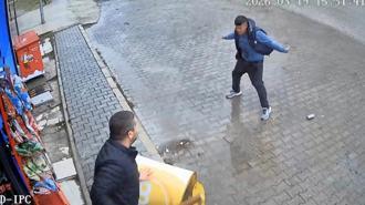 Tekel bayisinde taşlı sopalı kavga kamerada