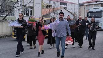 Iğdır’da Nevruz geleneği: Nişanlı kızlara ‘honca’ gönderildi