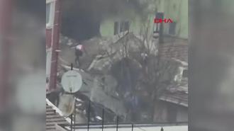Fatih'te bina çöktü