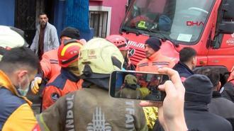 Fatih’te patlama sonrası 2 bina çöktü: 3 kişi kurtarıldı, 2 kişi aranıyor