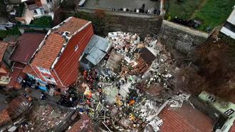 Fatih’te çöken 2 binadaki kurtarma çalışmaları havadan görüntülendi