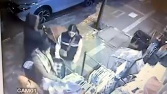 Avcılar'da kıyafet hırsızlığı kamerada