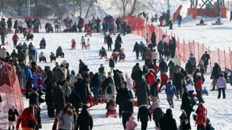 Kar kalınlığının 240 santimetre ölçüldüğü Palandöken'de kayak sezonu uzadı