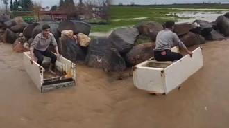 Yola dolan suda hurda buzdolabı kasasıyla ilerledi