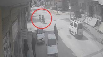 Adana'da iki motosiklet çarpıştı; 3 yaralı