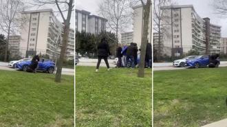 Pendik'te trafik tartışmasında iki kadın saç saça kavga etti