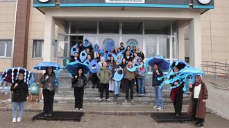 37 öğrenci ‘farkındalık’ için bir günü sadece 5'er litre suyla geçirdi