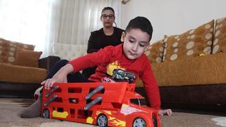 Annesi, DMD ve otizm teşhisi konulan Aren’in doktor olduğunu görmek istiyor