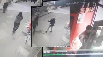 Fatih’te alışveriş yaptığı bakkalı oyuncak silahla bastı; o anlar kamerada