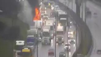 Tuzla TEM Otoyolu’nda TIR kupası alev alev yandı