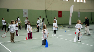 Eski milli sporcu çocukları tenisle buluşturuyor