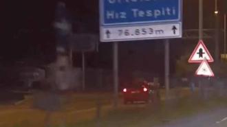 Otomobilin ters yönde ilerlediği anlar kamerada