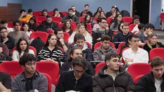 ‘Gençler parayı yönetmeyi geç öğreniyor’